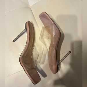 Clear nude heel with crystal heel. Very cute and comfy. Still looks new